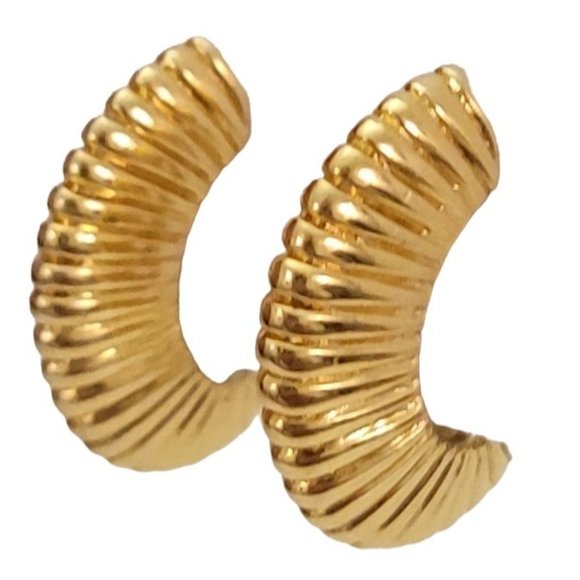 Trifari Crown Over T Gold Tone Shrimp Half Hoop Clip On Earrings, Signed E149 - Picture 4 of 10